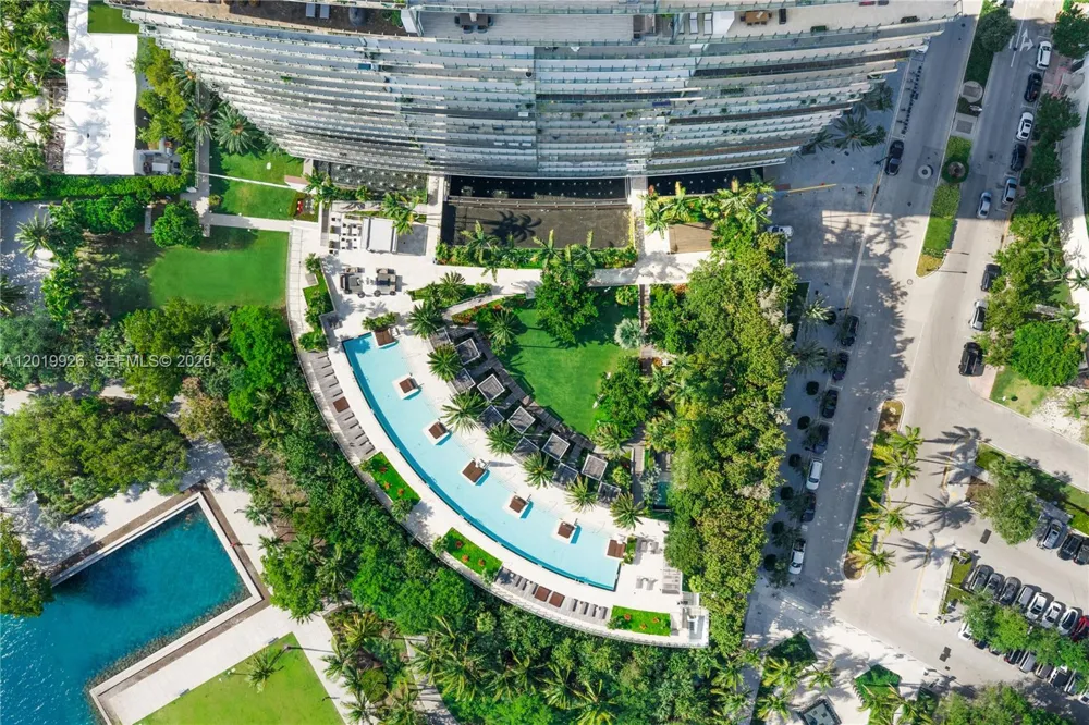 800 S Pointe Dr #Penthouse 2204 Miami Beach, FL 33139