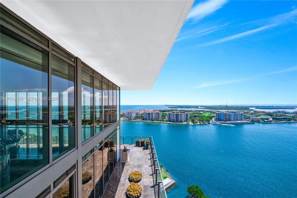 800 S Pointe Dr #Penthouse 2204 Miami Beach, FL 33139