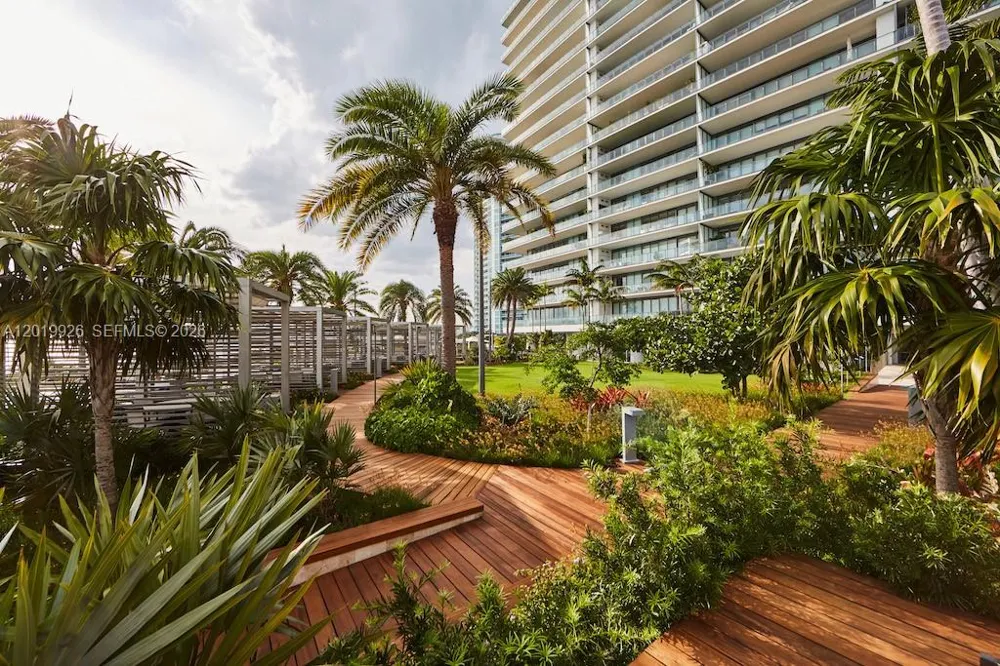 800 S Pointe Dr #Penthouse 2204 Miami Beach, FL 33139