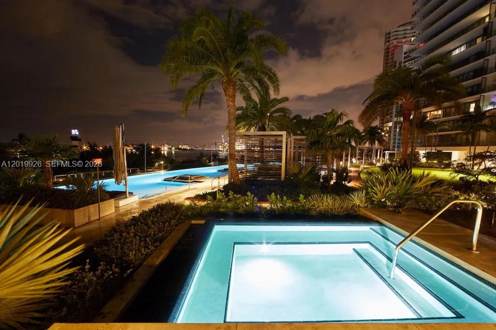 800 S Pointe Dr #Penthouse 2204 Miami Beach, FL 33139