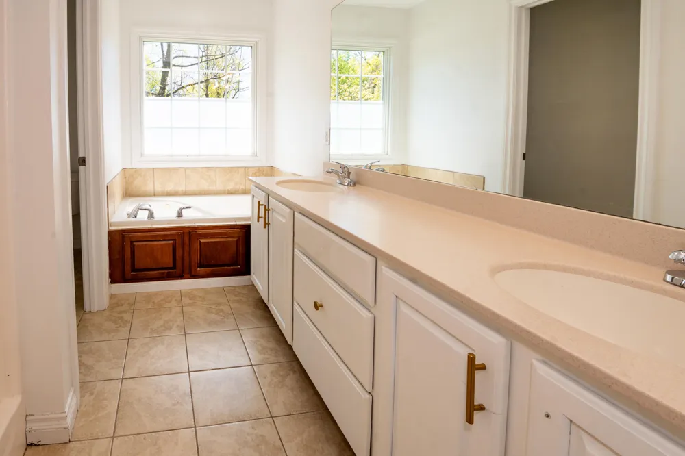1401 Whispering Trail Benton Harbor, MI 49022