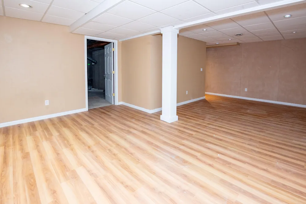 1401 Whispering Trail Benton Harbor, MI 49022