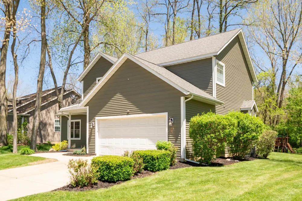 1401 Whispering Trail Benton Harbor, MI 49022