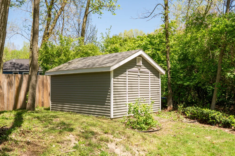 1401 Whispering Trail Benton Harbor, MI 49022