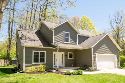 1401 Whispering Trail