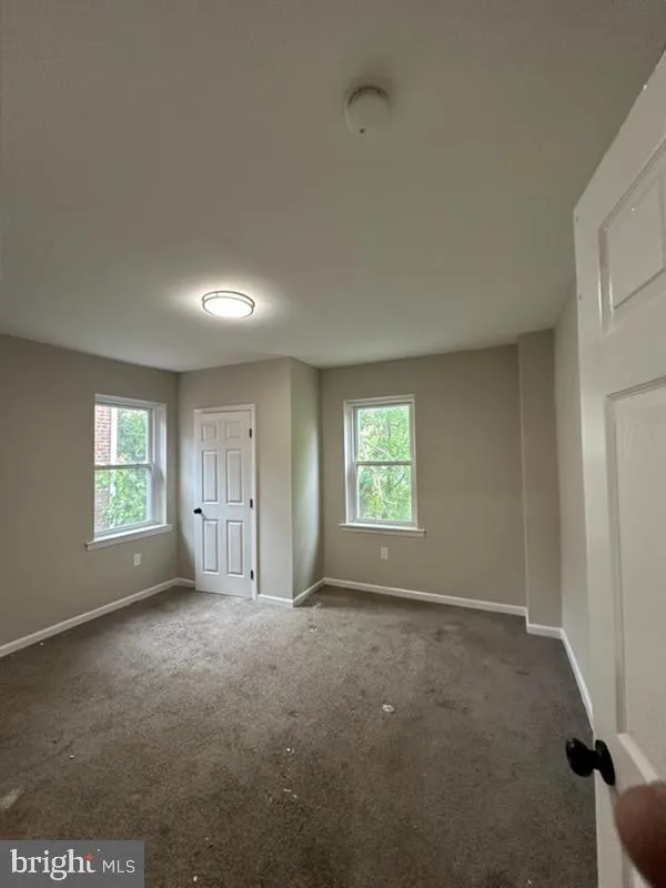 26 COLONIAL AVENUE Trenton, NJ 08618