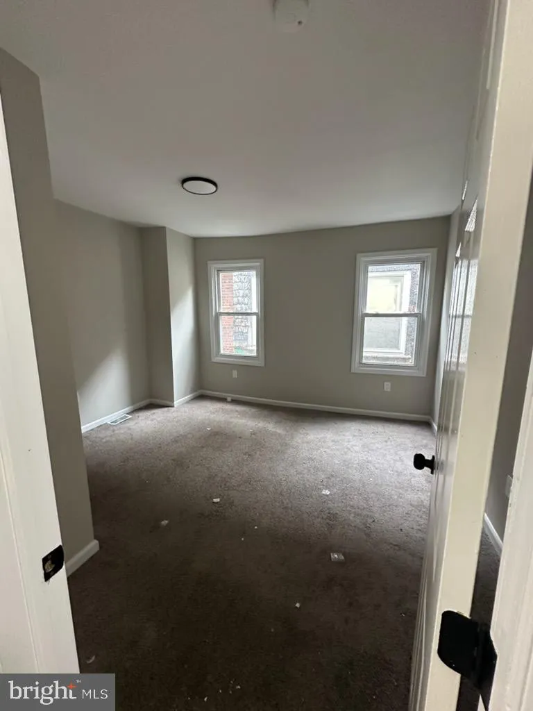 26 COLONIAL AVENUE Trenton, NJ 08618