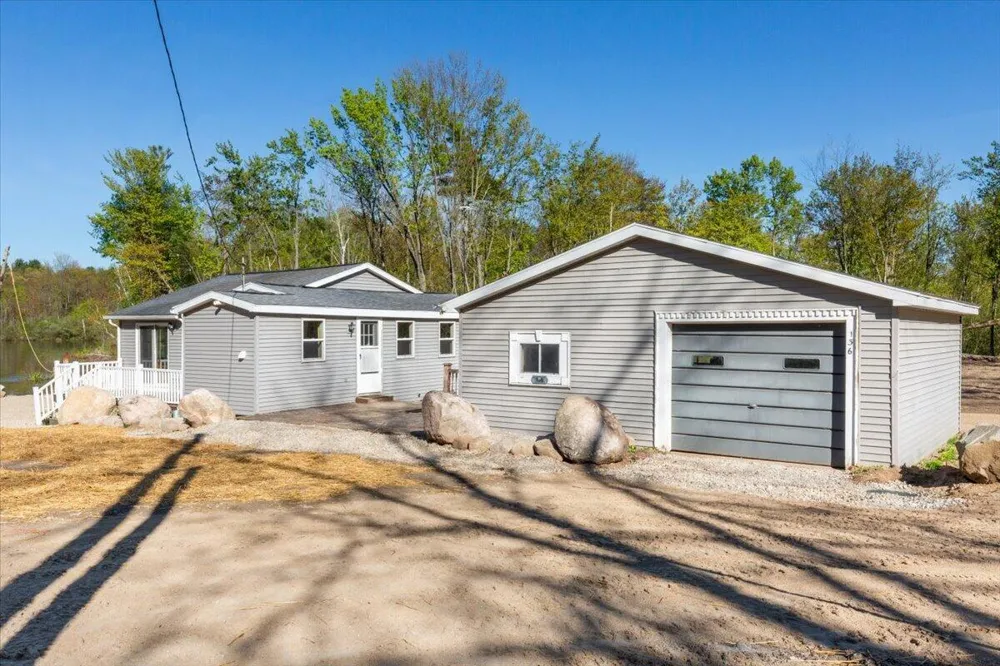 136 Pleasant Drive Six Lakes, MI 48886