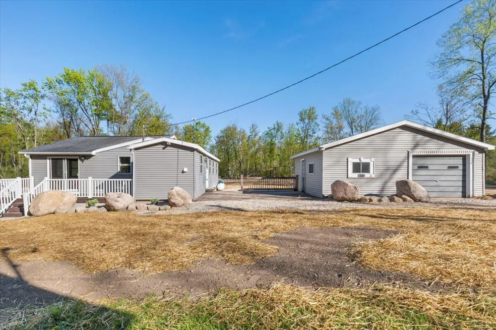 136 Pleasant Drive Six Lakes, MI 48886