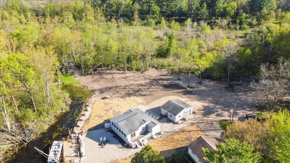 136 Pleasant Drive Six Lakes, MI 48886