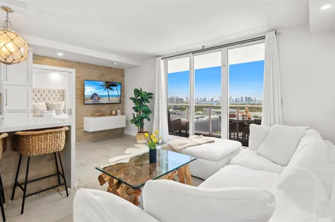 2301 Collins Ave #1533
