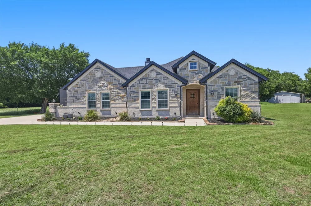 1501 Business Highway 121 Trenton, TX 75490