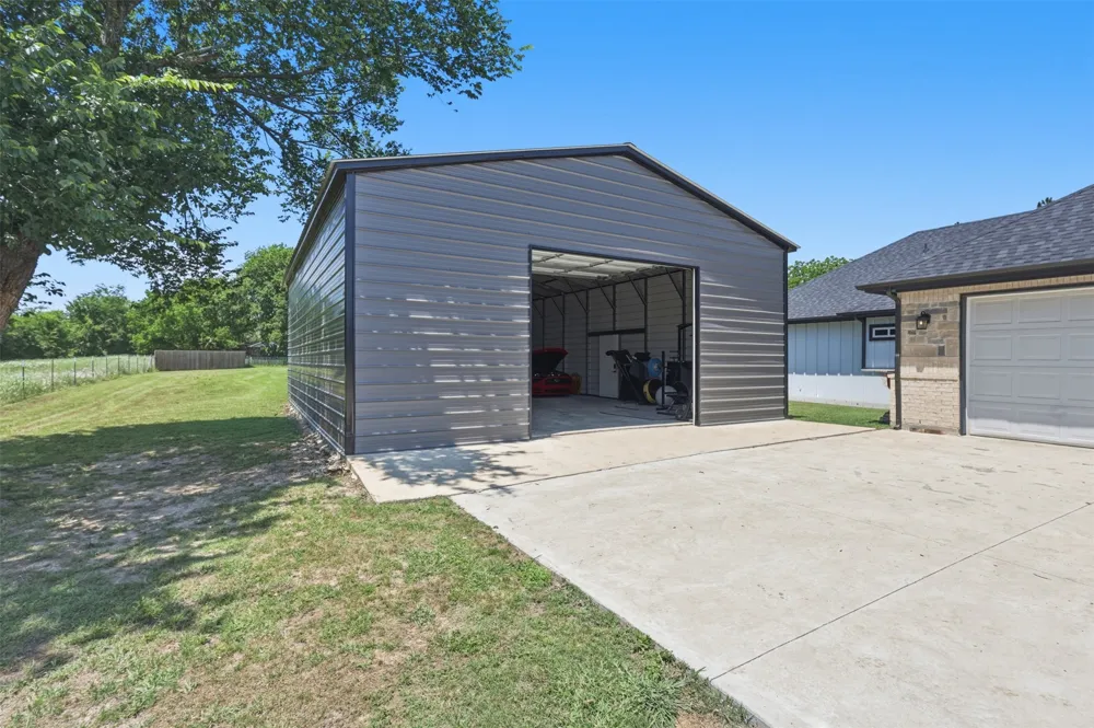 1501 Business Highway 121 Trenton, TX 75490