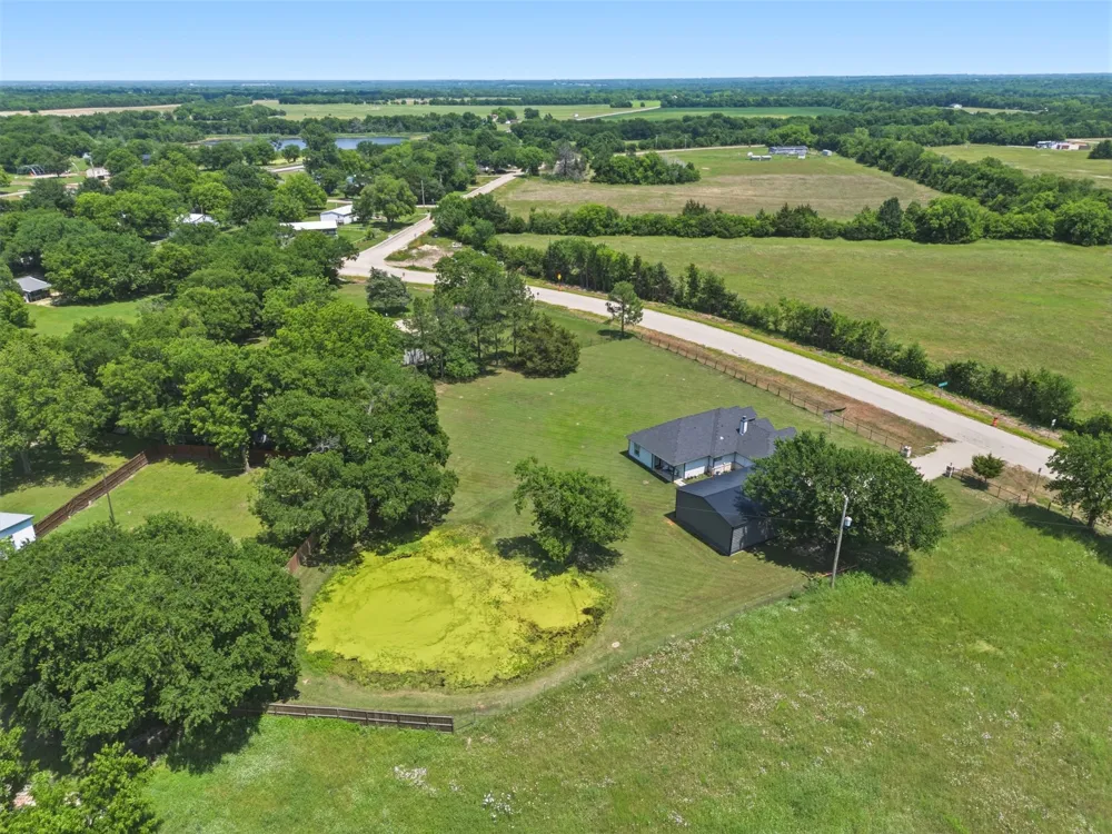 1501 Business Highway 121 Trenton, TX 75490
