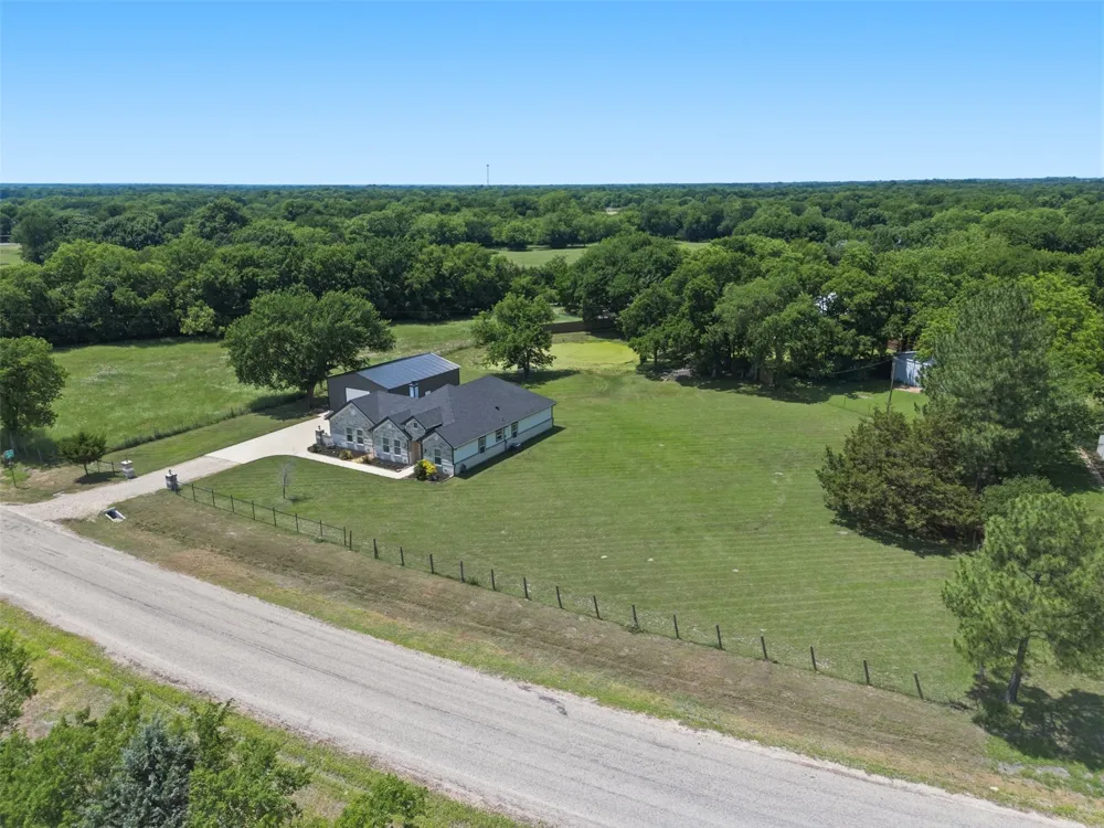 1501 Business Highway 121 Trenton, TX 75490