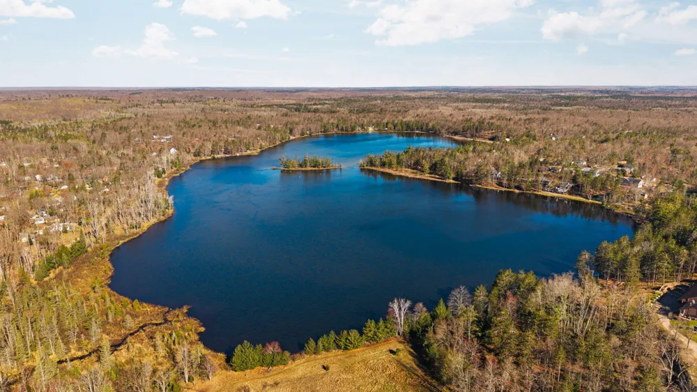 8838 Lakeshore Trail Atlanta, MI 49709