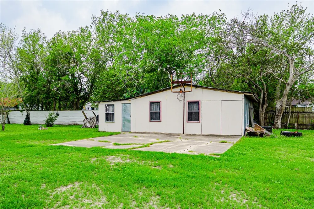 206 S Minneapolis Street Beeville, TX 78102