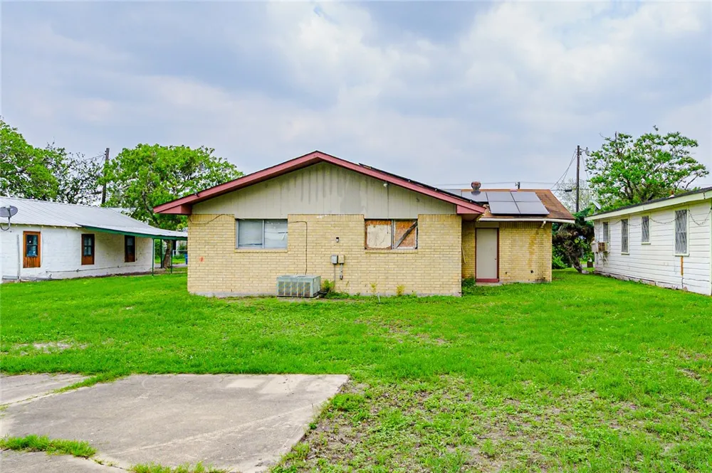 206 S Minneapolis Street Beeville, TX 78102