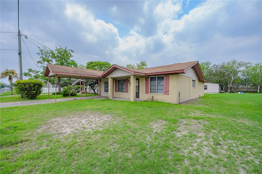 206 S Minneapolis Street Beeville, TX 78102