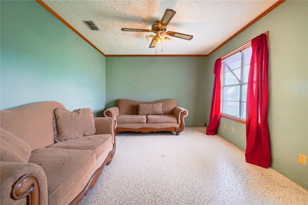 206 S Minneapolis Street Beeville, TX 78102