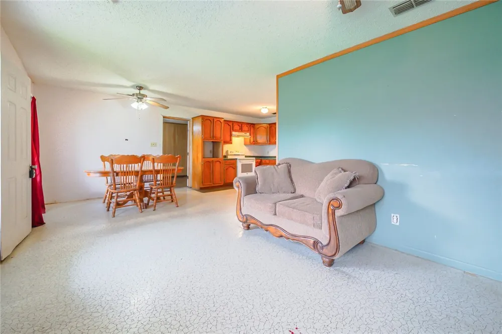 206 S Minneapolis Street Beeville, TX 78102