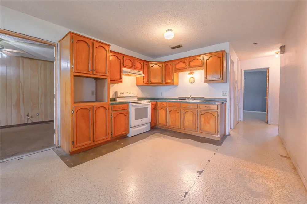 206 S Minneapolis Street Beeville, TX 78102