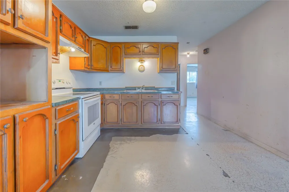 206 S Minneapolis Street Beeville, TX 78102