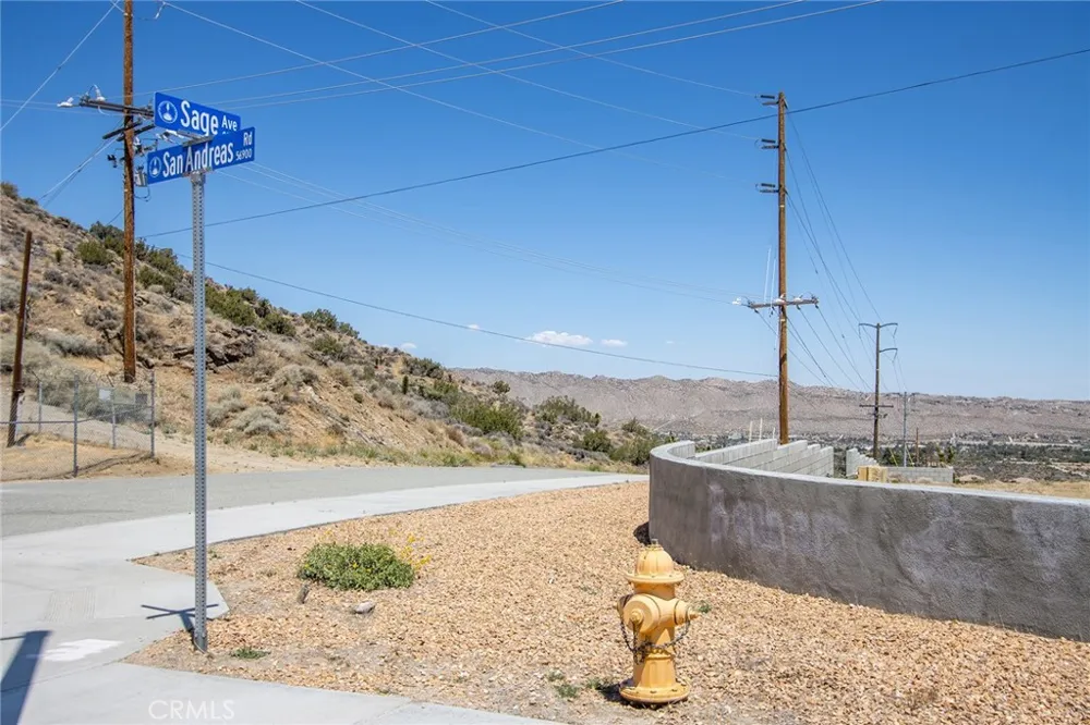 8811 Sage Yucca Valley, CA 92284