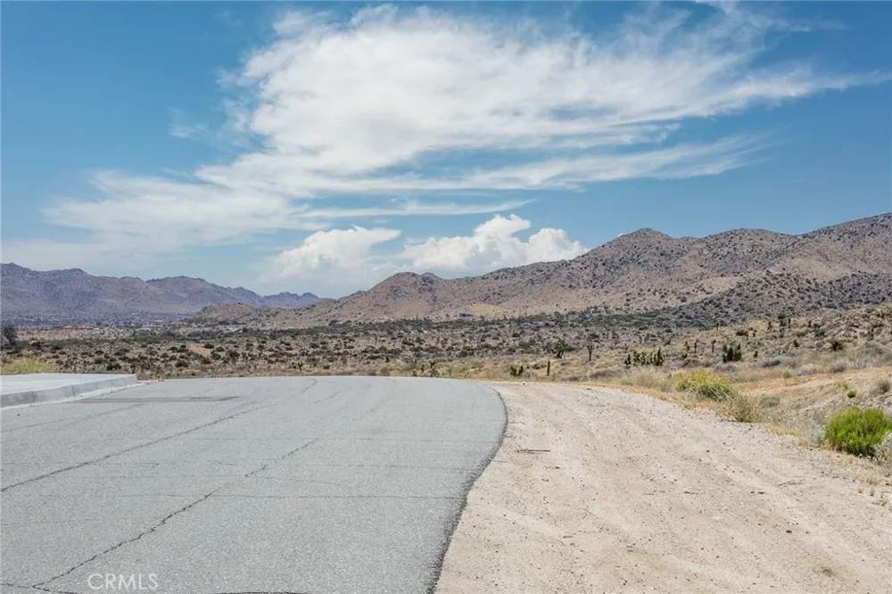 8811 Sage Yucca Valley, CA 92284