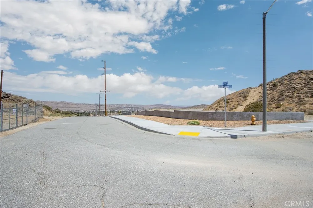 8811 Sage Yucca Valley, CA 92284