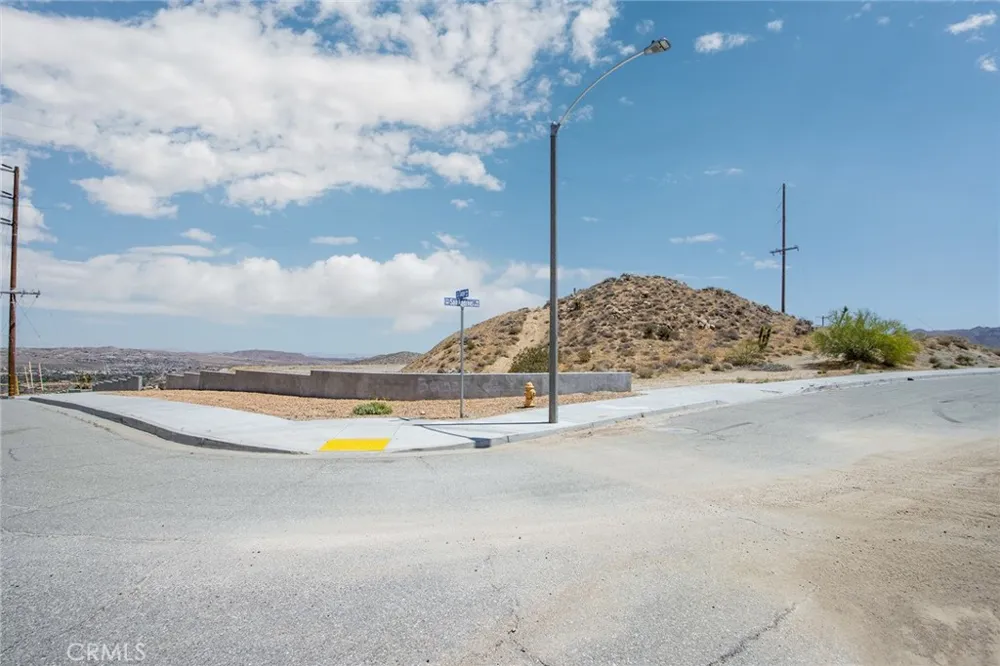 8811 Sage Yucca Valley, CA 92284