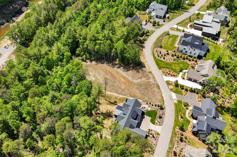 151 Riverbend Forest Drive Asheville, NC 28805