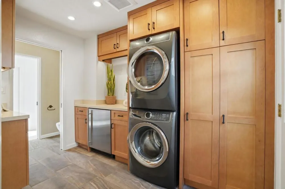 385 Carmelita Drive Mountain View, CA 94040