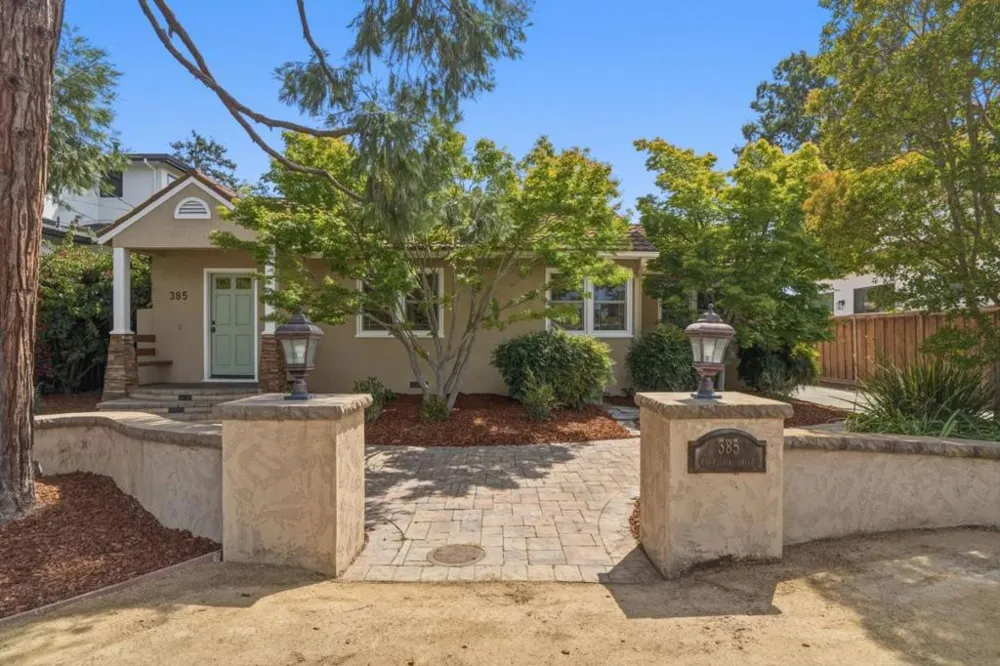 385 Carmelita Drive Mountain View, CA 94040