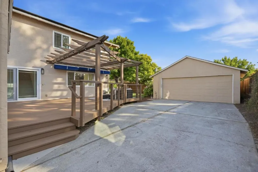 385 Carmelita Drive Mountain View, CA 94040