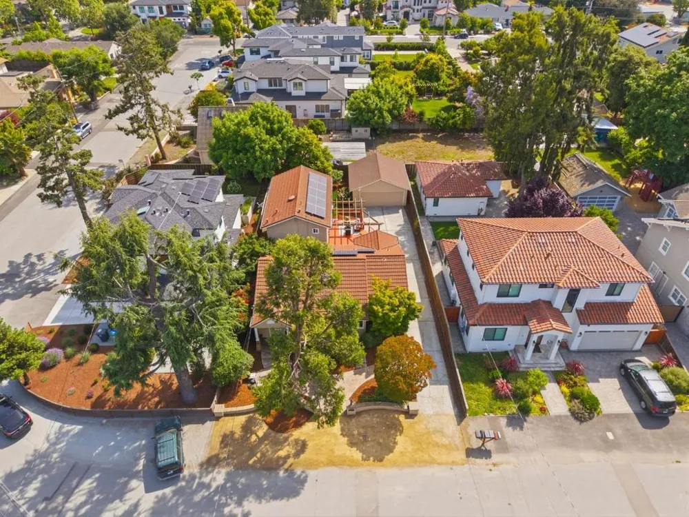 385 Carmelita Drive Mountain View, CA 94040