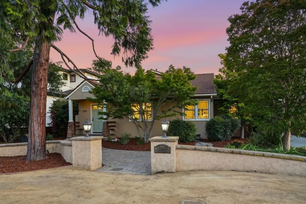 385 Carmelita Drive Mountain View, CA 94040