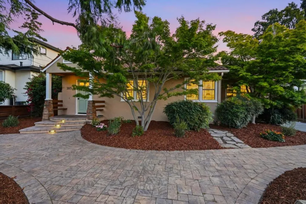 385 Carmelita Drive Mountain View, CA 94040