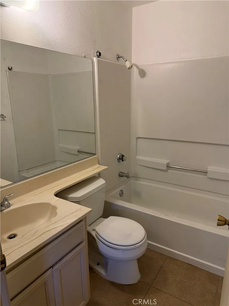 2260 E ave Q4 Palmdale, CA 93550