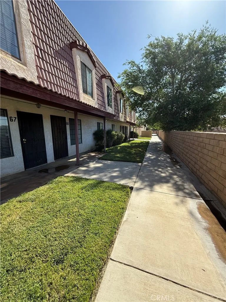 2260 E ave Q4 Palmdale, CA 93550