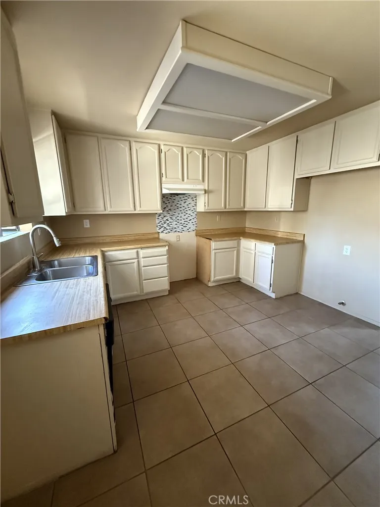 2260 E ave Q4 Palmdale, CA 93550