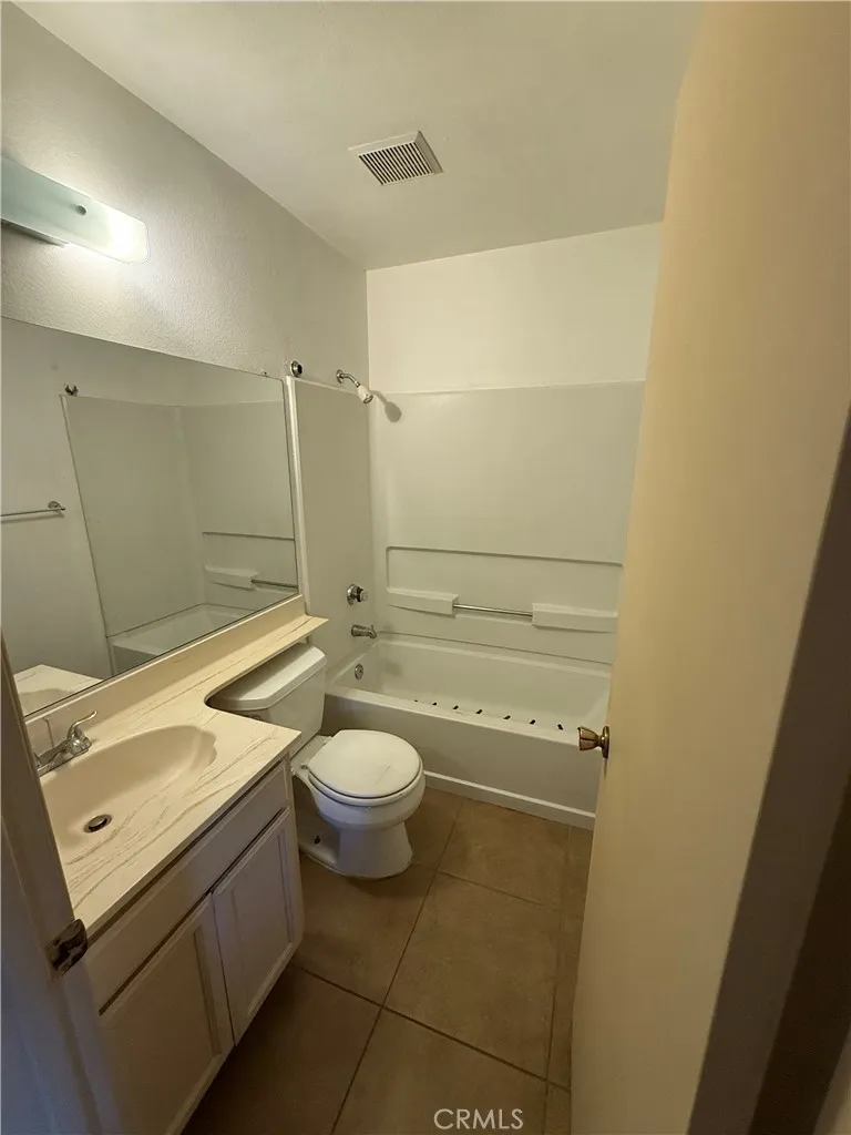 2260 E ave Q4 Palmdale, CA 93550