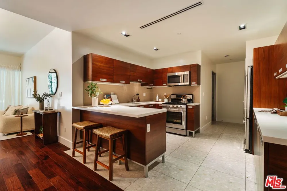 6735 Yucca Street #101 Los Angeles, CA 90028