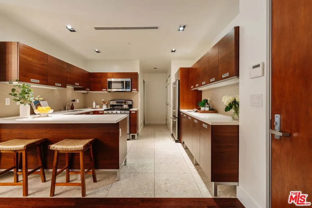 6735 Yucca Street #101 Los Angeles, CA 90028