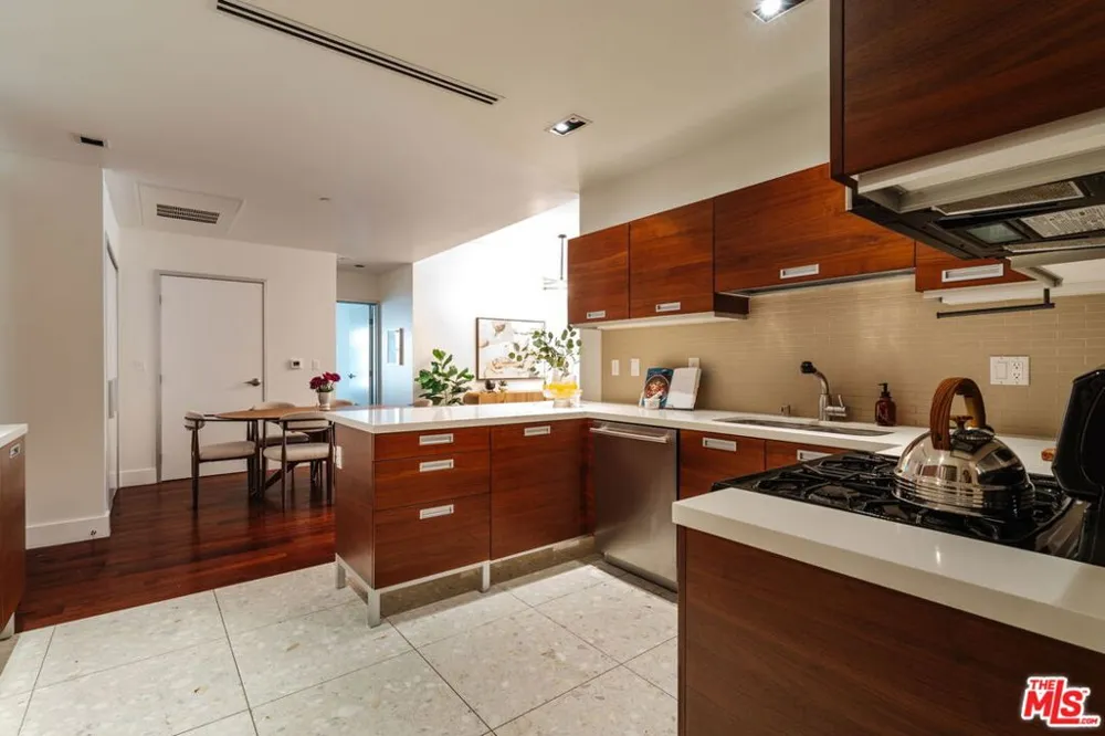 6735 Yucca Street #101 Los Angeles, CA 90028