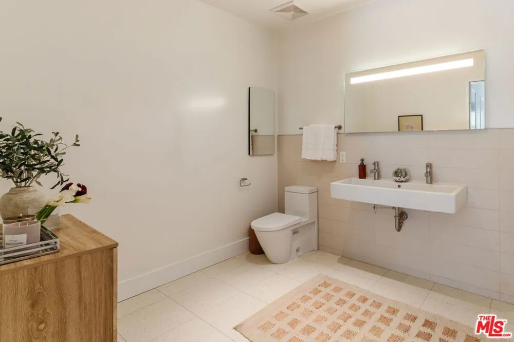 6735 Yucca Street #101 Los Angeles, CA 90028
