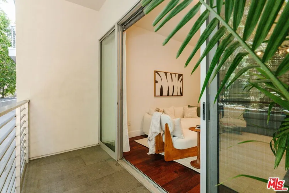 6735 Yucca Street #101 Los Angeles, CA 90028
