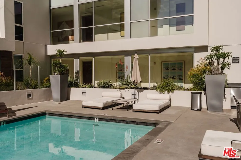 6735 Yucca Street #101 Los Angeles, CA 90028