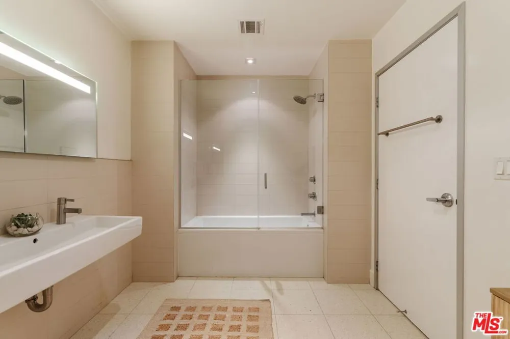 6735 Yucca Street #101 Los Angeles, CA 90028