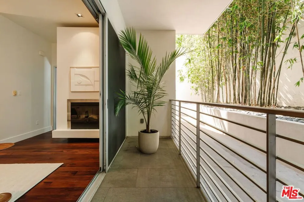 6735 Yucca Street #101 Los Angeles, CA 90028